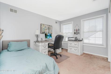 20 Thousand Oaks Terrace Howell NJ 07731