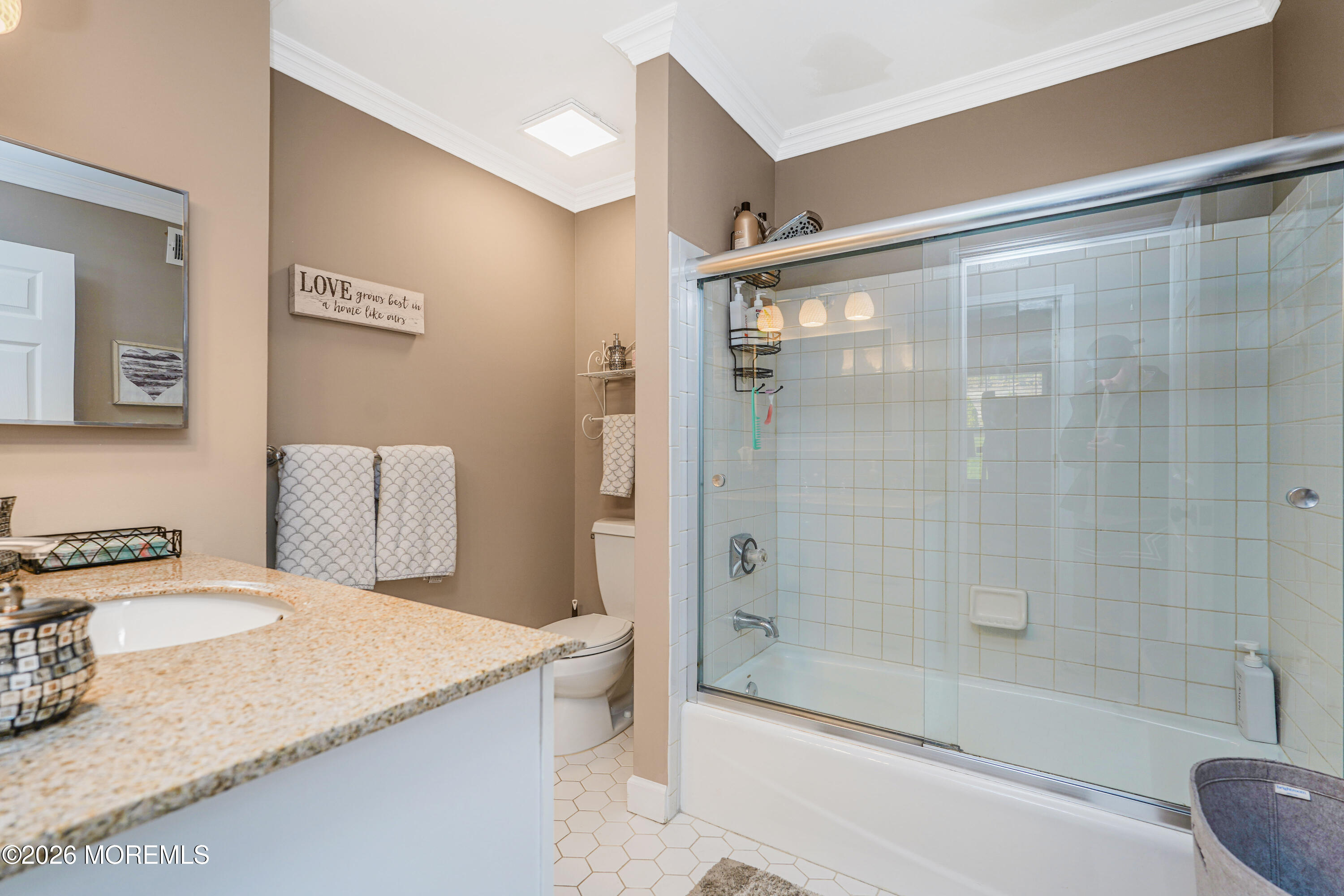 20 Thousand Oaks Terrace Howell NJ 07731
