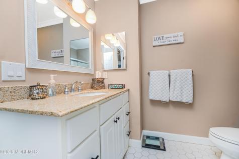 20 Thousand Oaks Terrace Howell NJ 07731