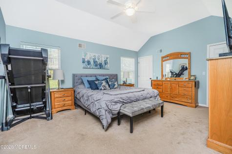 20 Thousand Oaks Terrace Howell NJ 07731