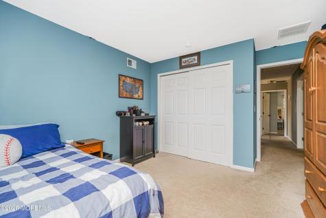 20 Thousand Oaks Terrace Howell NJ 07731