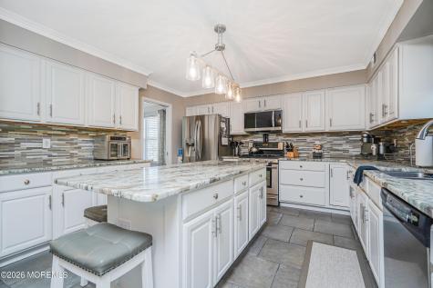 20 Thousand Oaks Terrace Howell NJ 07731