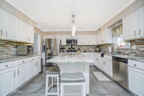 20 Thousand Oaks Terrace Howell NJ 07731