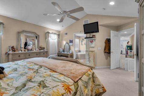 18 Rosewood Court Lakewood NJ 08701