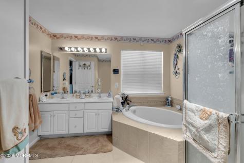 18 Rosewood Court Lakewood NJ 08701