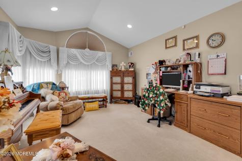 18 Rosewood Court Lakewood NJ 08701