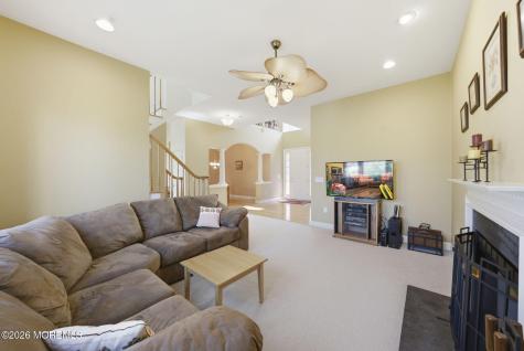 20 Royal Lane Howell NJ 07731