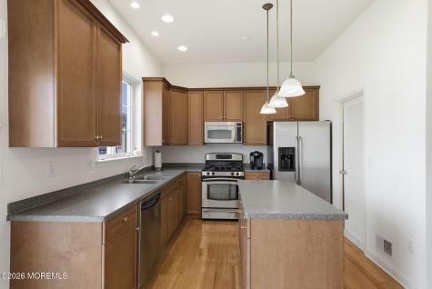 20 Royal Lane Howell NJ 07731