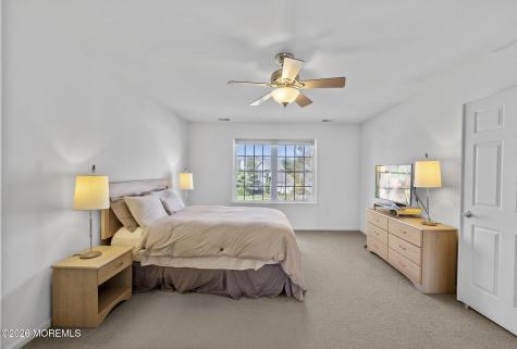 20 Royal Lane Howell NJ 07731