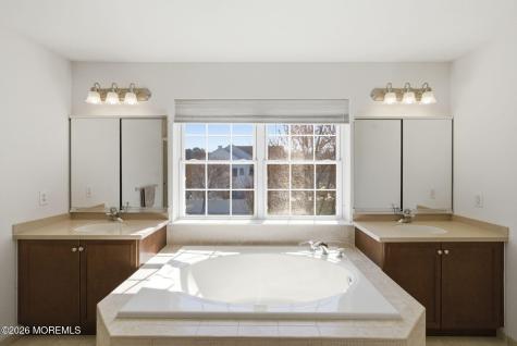 20 Royal Lane Howell NJ 07731