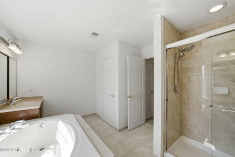 20 Royal Lane Howell NJ 07731