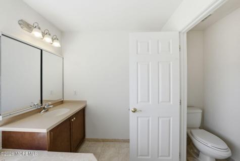 20 Royal Lane Howell NJ 07731