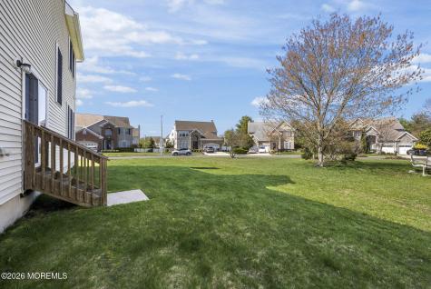 20 Royal Lane Howell NJ 07731