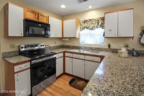 8 Morning Glory Lane Whiting NJ 08759