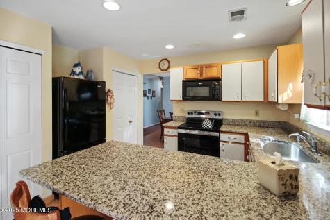 8 Morning Glory Lane Whiting NJ 08759