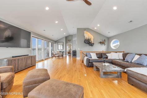 1220 S Green Street Tuckerton NJ 08087