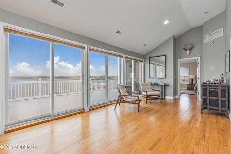 1220 S Green Street Tuckerton NJ 08087