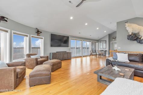 1220 S Green Street Tuckerton NJ 08087