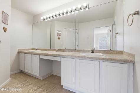 19 Susie Lane Jackson NJ 08527