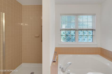 21 Tudor Court Jackson NJ 08527