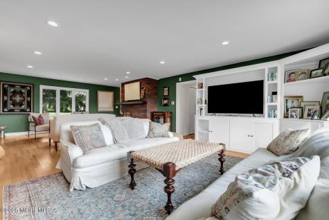 16 Mulberry Lane Colts Neck NJ 07722