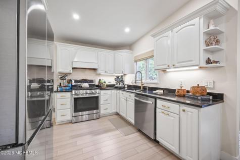 216 Parkview Terrace Lincroft NJ 07738