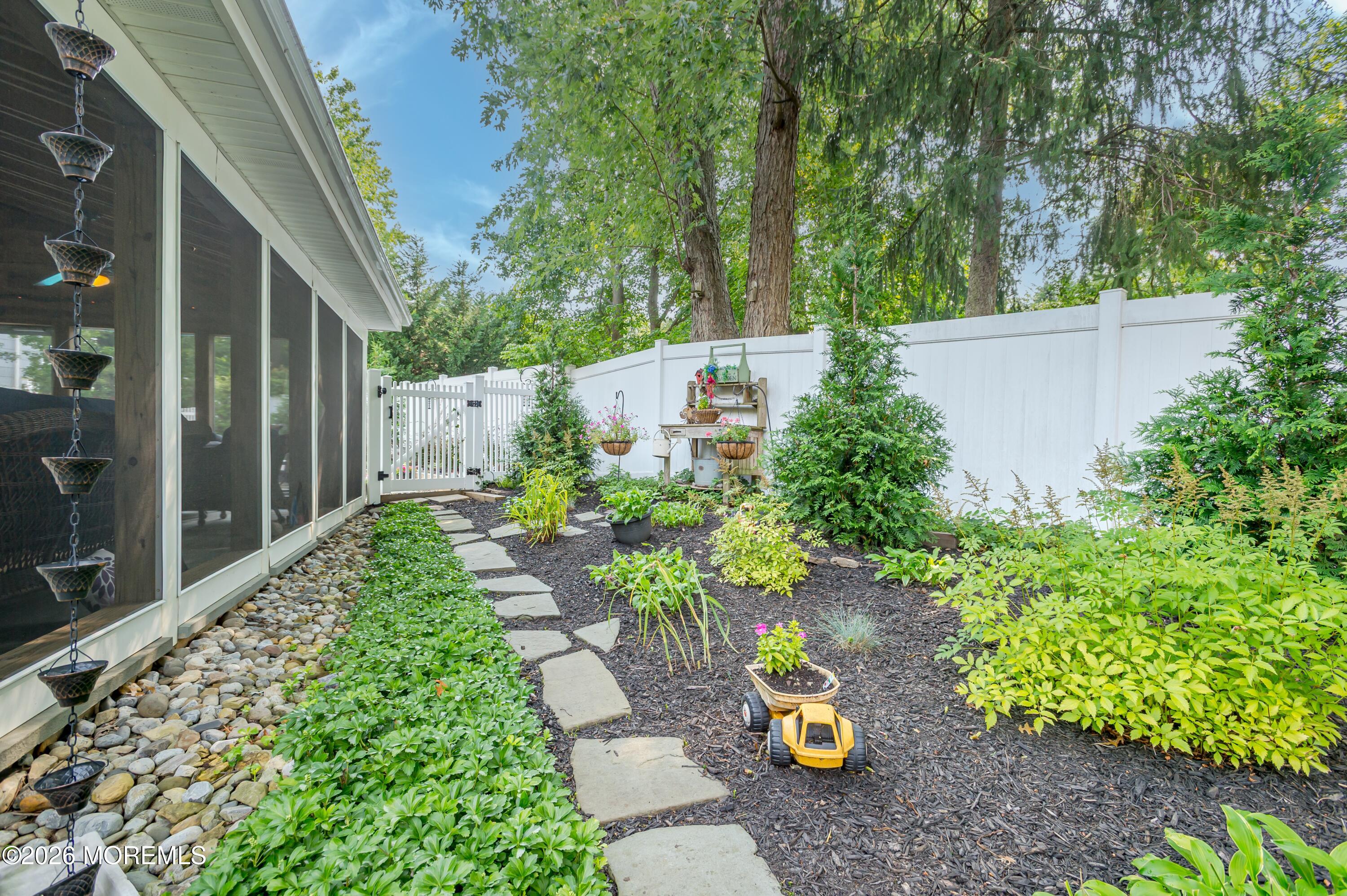 20 Eisenhower Court Matawan NJ 07747