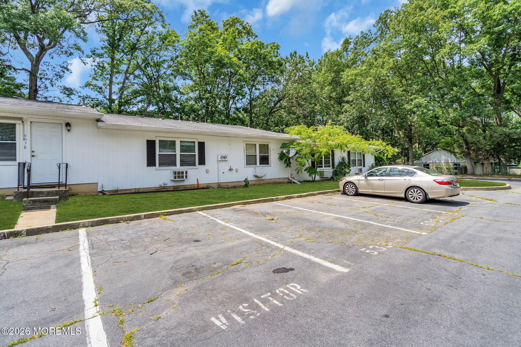 533 Dartmoor Court Lakewood NJ 08701