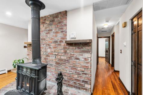 43 Railroad Avenue Beachwood NJ 08722