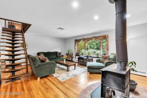 43 Railroad Avenue Beachwood NJ 08722