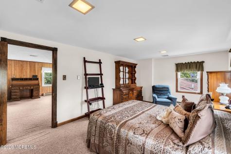 43 Railroad Avenue Beachwood NJ 08722