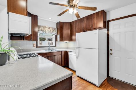 43 Railroad Avenue Beachwood NJ 08722