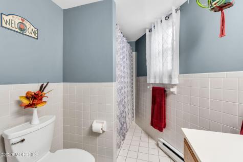 43 Railroad Avenue Beachwood NJ 08722
