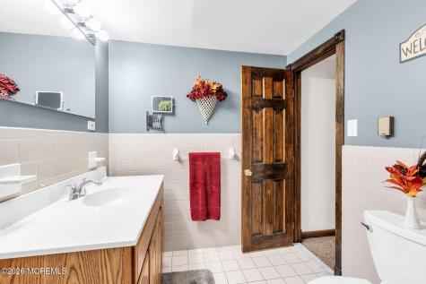 43 Railroad Avenue Beachwood NJ 08722