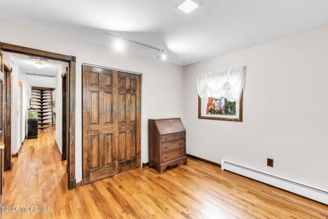 43 Railroad Avenue Beachwood NJ 08722
