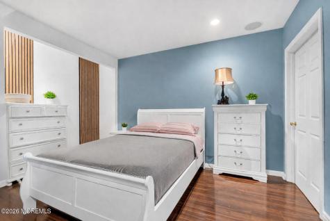 8 Cabin Brook Crescent Crest Manchester NJ 08759
