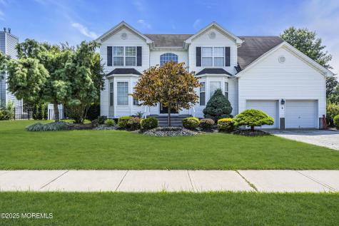 8 Cabin Brook Crescent Crest Manchester NJ 08759