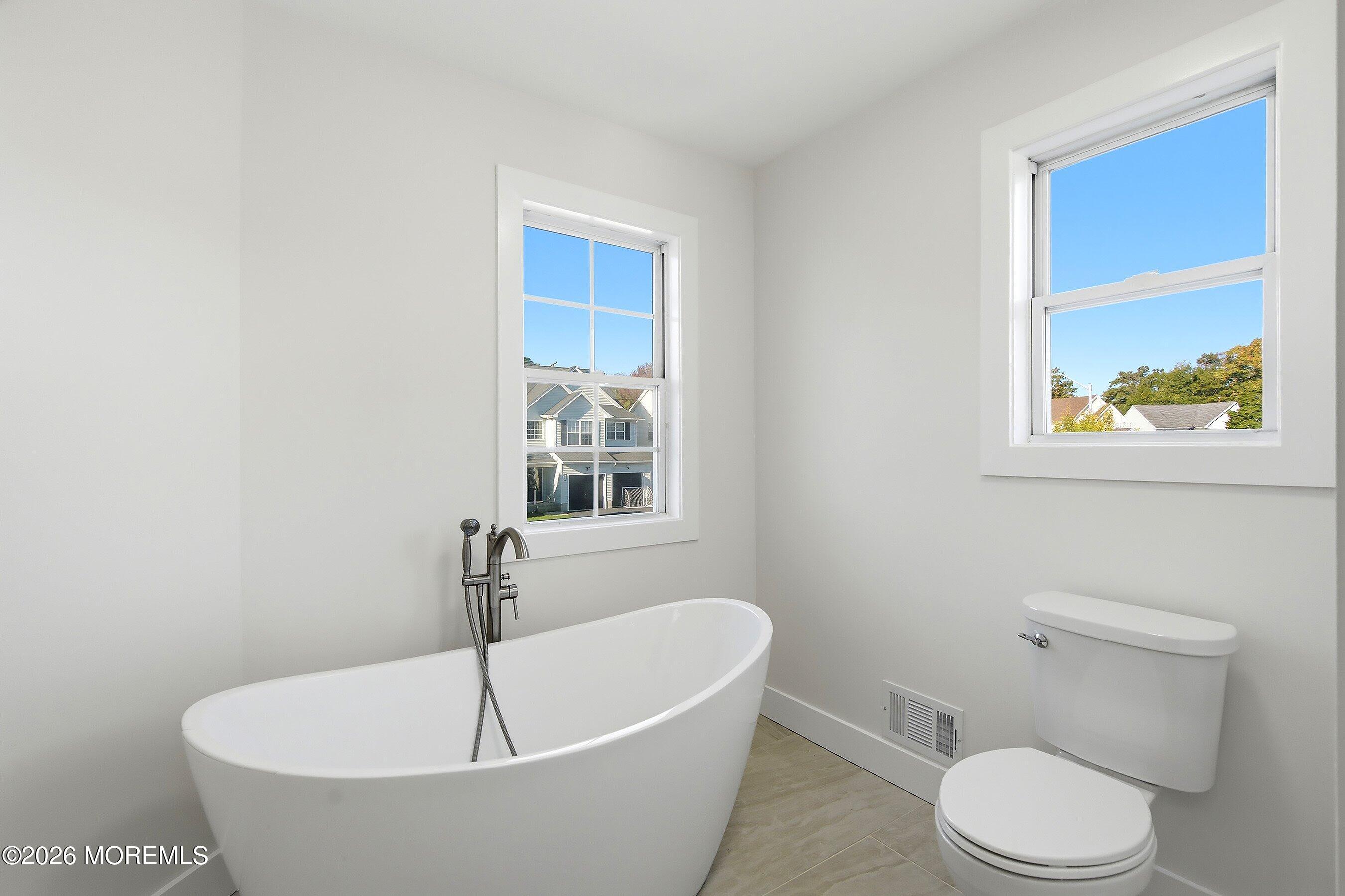 31 Dolphin Circle W Bayville NJ 08721