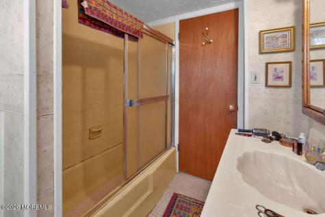 78 Nautilus Street Beachwood NJ 08722