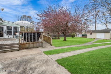 17 Chestnut Hill Drive Toms River NJ 08755