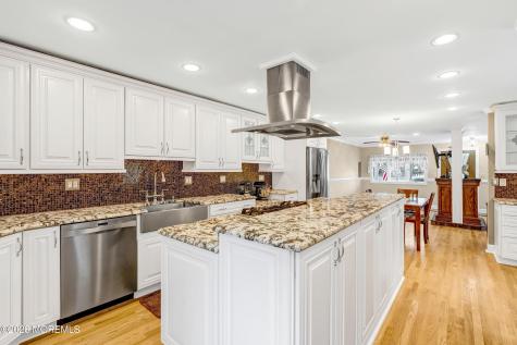 35 Bay Avenue North Middletown NJ 07748