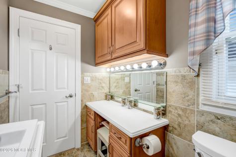 35 Bay Avenue North Middletown NJ 07748