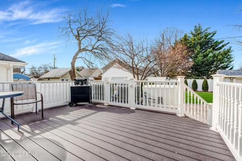 35 Bay Avenue North Middletown NJ 07748