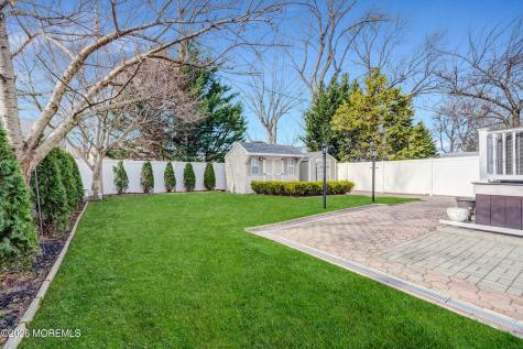35 Bay Avenue North Middletown NJ 07748
