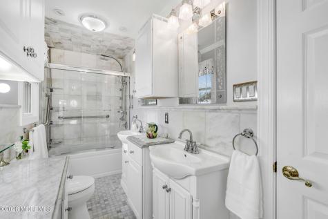35 Bay Avenue North Middletown NJ 07748