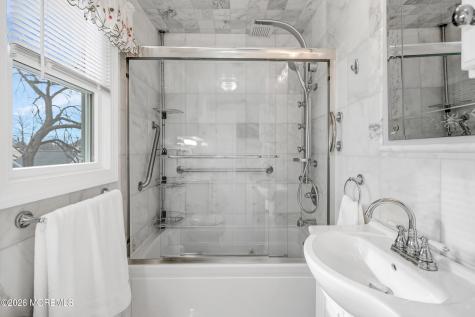 35 Bay Avenue North Middletown NJ 07748