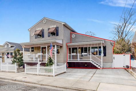 35 Bay Avenue North Middletown NJ 07748