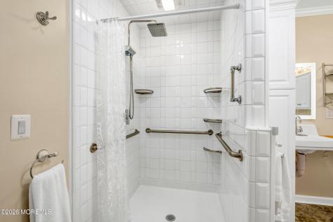 35 Bay Avenue North Middletown NJ 07748