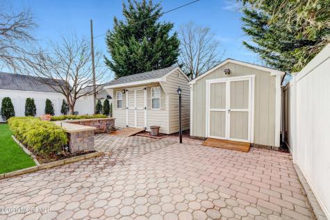 35 Bay Avenue North Middletown NJ 07748