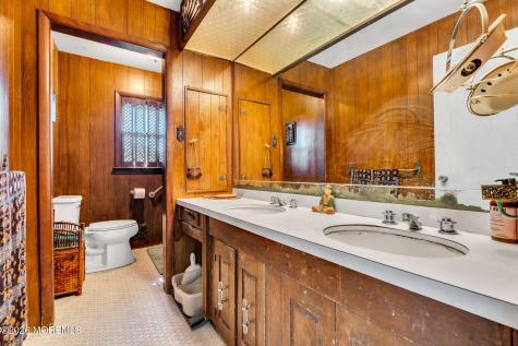 6 Surrey Lane Ocean Twp NJ 07712